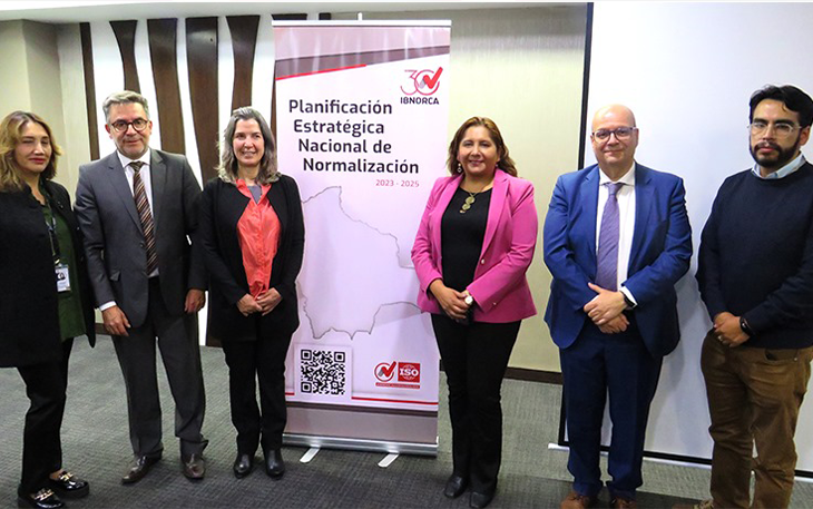 Expertos y autoridades de IBNORCA en el Taller de Reguladores